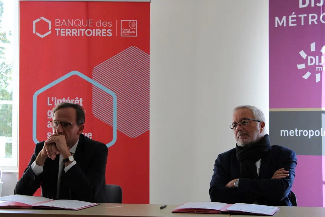 François Rebsamen accompagné du représentant de la banque des territoires  